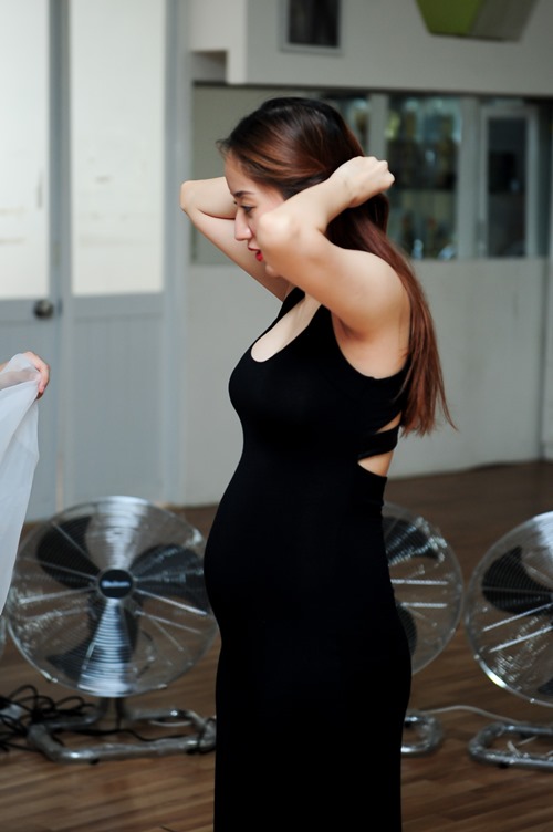 Khánh Thi vẫn quot;tham công tiếc việcquot; dù bầu 6 tháng - 4