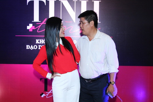 Ưng Hoàng Phúc dẫn bạn gái ủng hộ phim Phước Sang - 13