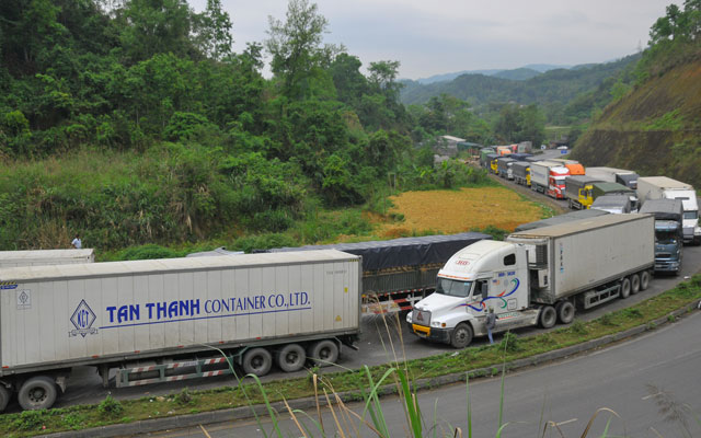 Dưa hấu tắc tại cửa khẩu do thương lái găm hàng? - 1