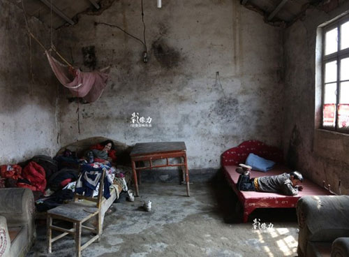 Cậu bé 12 tuổi không biết nói vì bị nhốt cùng mẹ tâm thần - 3