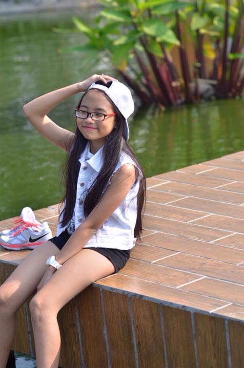 Chồng Diễm Hương cặm cụi treo ảnh cưới - 16