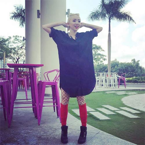 Chồng Diễm Hương cặm cụi treo ảnh cưới - 12