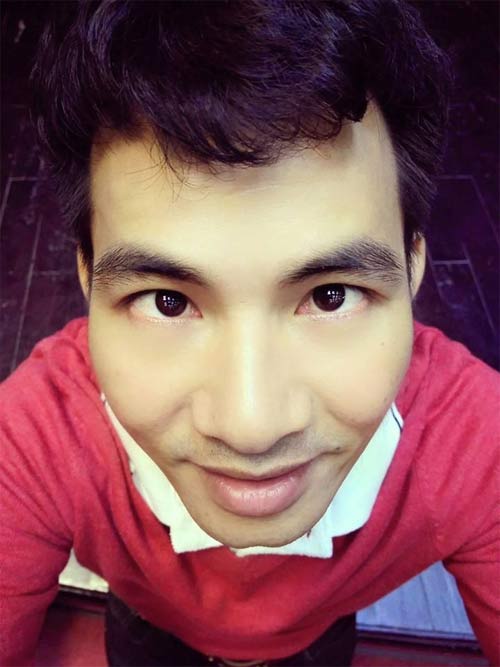 Chồng Diễm Hương cặm cụi treo ảnh cưới - 5