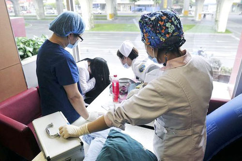 TQ: Không có tiền, mẹ sinh con ngay trong nhà vệ sinh - 2