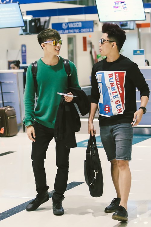 Isaac cực điển trai và nam tính tại sân bay - 10