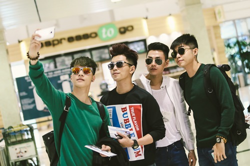 Isaac cực điển trai và nam tính tại sân bay - 13