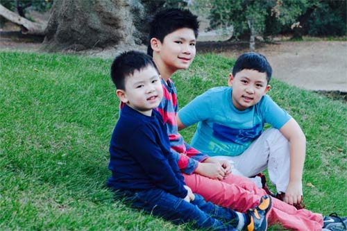 Lý Nhã Kỳ đút cho mẹ ăn khiến fan xúc động - 5