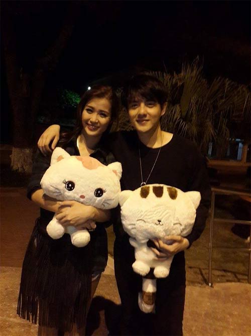 Lý Nhã Kỳ đút cho mẹ ăn khiến fan xúc động - 13