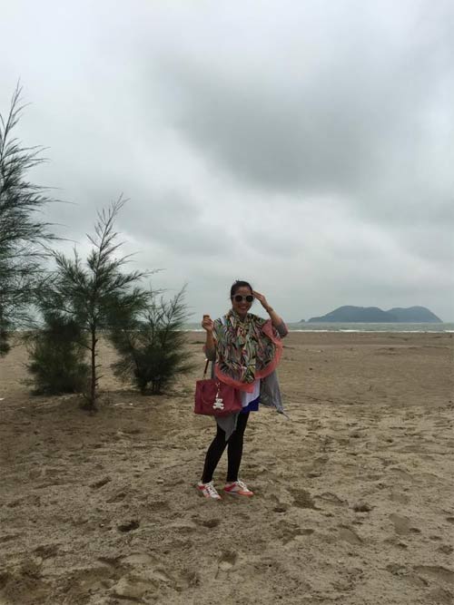 Lý Nhã Kỳ đút cho mẹ ăn khiến fan xúc động - 11