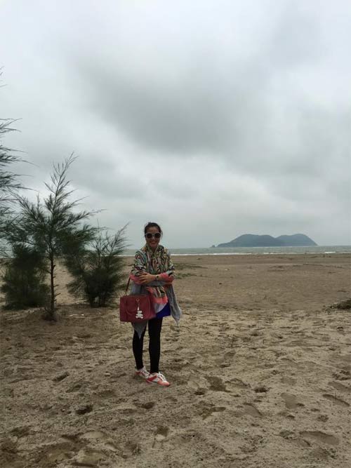 Lý Nhã Kỳ đút cho mẹ ăn khiến fan xúc động - 12