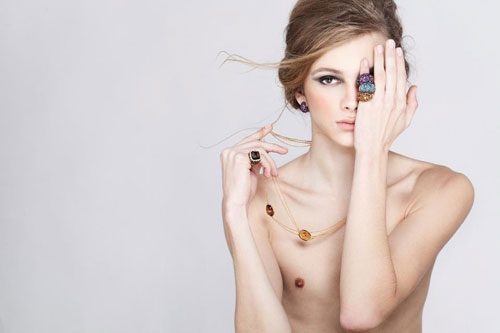 Kỳ lạ người mẫu có mặt là nữ, thân hình là nam - 1