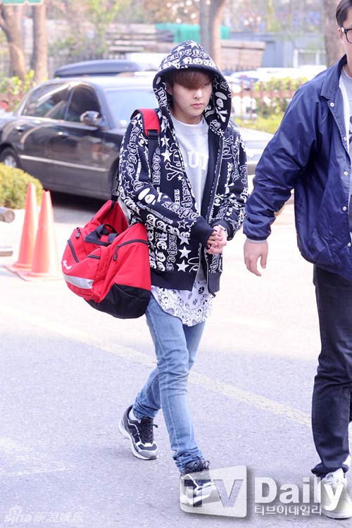 Bạn gái Lee Min Ho lộ mặt mộc kém sắc - 11