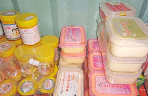 Bất chấp #039;lệnh cấm#039;, chị em vẫn đổ xô mua mỹ phẩm tự chế - 1