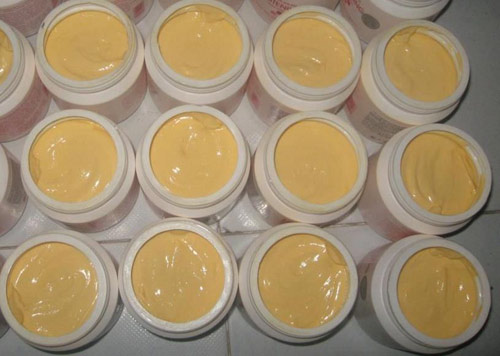 Bất chấp #039;lệnh cấm#039;, chị em vẫn đổ xô mua mỹ phẩm tự chế - 3