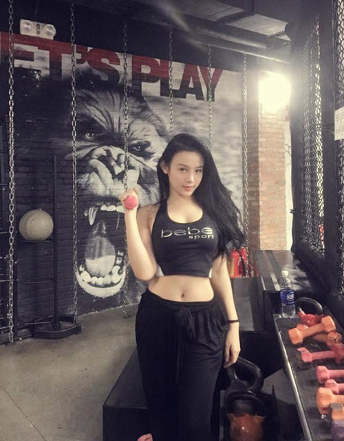 Tuần qua: Sao Việt thi nhau khoe chân dài - 15