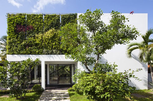 1428720089 541786a7c07a80e38f00004c thao dien house mm architects portada 530x353 - Mát mắt ngắm căn biệt thự hiện đại có vườn treo thẳng đứng