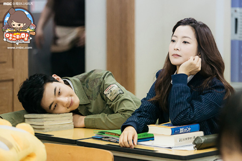 Lộ ảnh Kim Hee Sun mặc bikini đáng yêu khi còn bé - 3