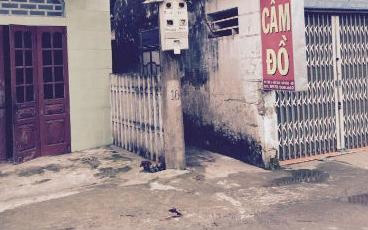 Một phụ nữ bất ngờ truy sát cả nhà hàng xóm - 1