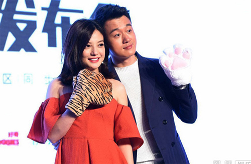 Triệu Vy khoe vai trần gợi cảm bên Đồng Đại Vy - 2