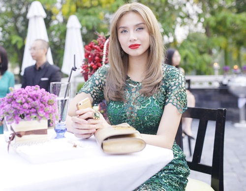 Chi Pu được quot;người yêu tin đồnquot; Gil Lê tháp tùng đi tiệc - 10