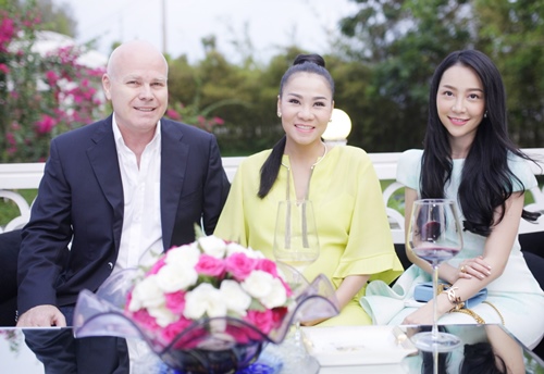 Chi Pu được quot;người yêu tin đồnquot; Gil Lê tháp tùng đi tiệc - 8