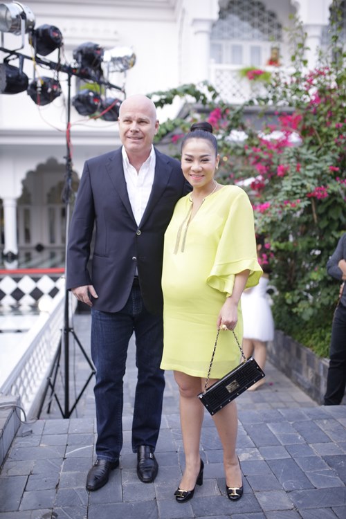 Chi Pu được quot;người yêu tin đồnquot; Gil Lê tháp tùng đi tiệc - 9