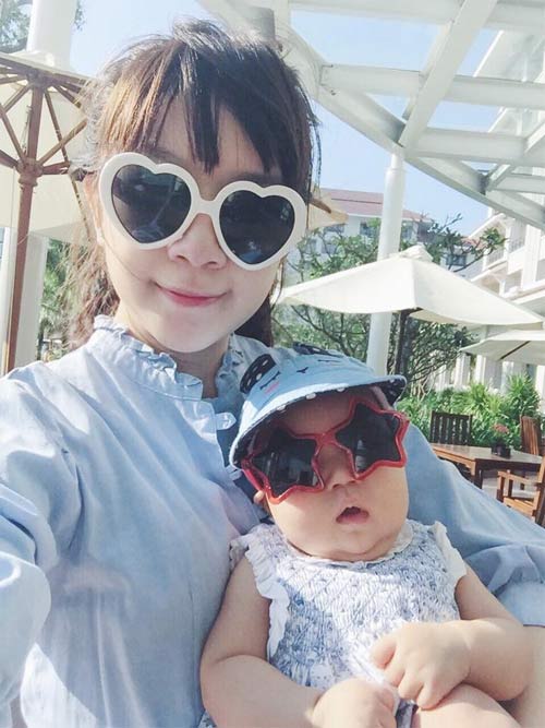 Maya đưa con gái đi chơi cùng bạn bè - 16