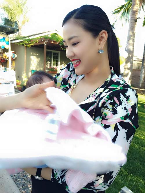 Maya đưa con gái đi chơi cùng bạn bè - 4