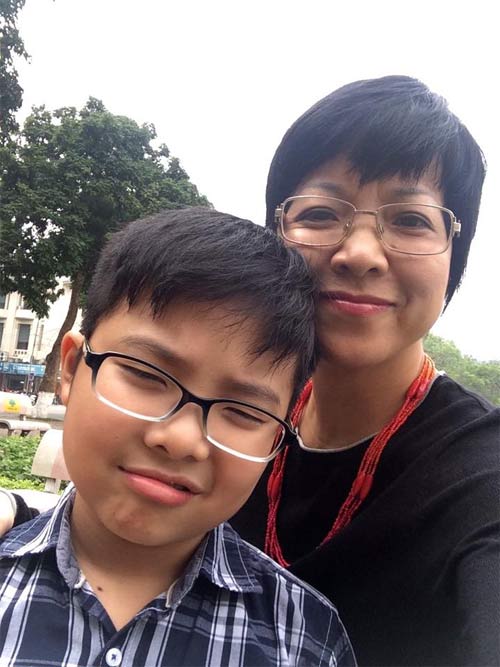 Maya đưa con gái đi chơi cùng bạn bè - 9