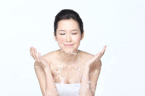 Chọn mỹ phẩm lý tưởng cho da dầu - 2