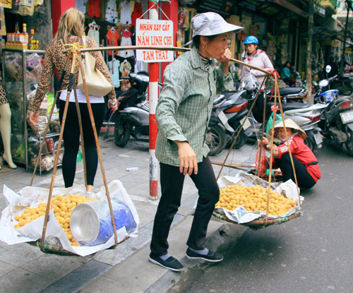 Mùa mơ về vàng ươm khắp phố - 10