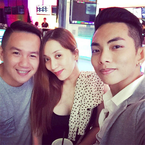 Phan Hiển “hộ tống” Khánh Thi đi xem phim - 1