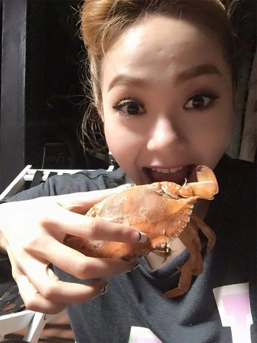 Phan Hiển “hộ tống” Khánh Thi đi xem phim - 11