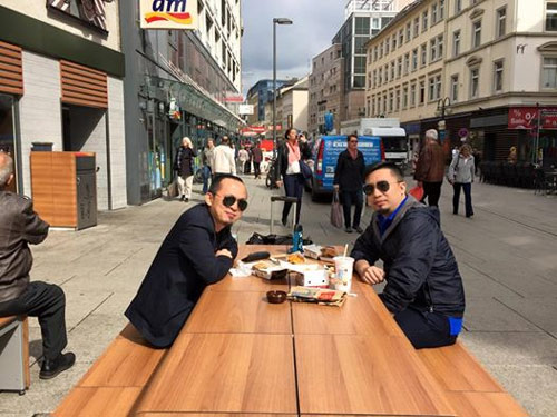 Phan Hiển “hộ tống” Khánh Thi đi xem phim - 7