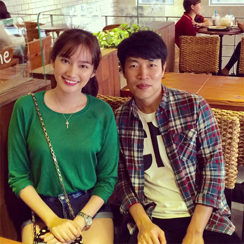 Phan Hiển “hộ tống” Khánh Thi đi xem phim - 9