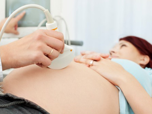 Cách đơn giản phân biệt nước ối và nước tiểu - 1