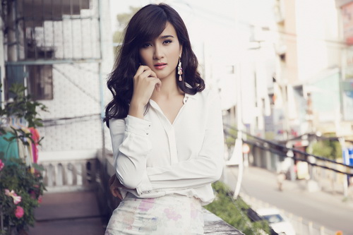 Kim Tuyến đẹp quot;vạn người mêquot; khi xuống phố - 2