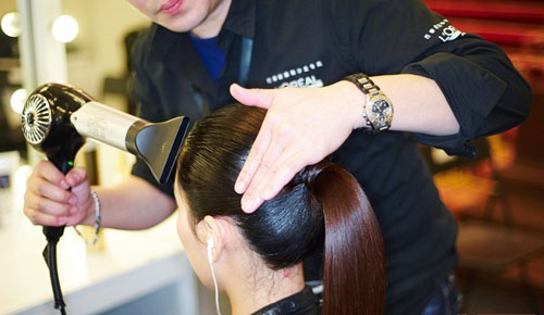 4 cách tạo kiểu tóc đẹp như người mẫu - 4