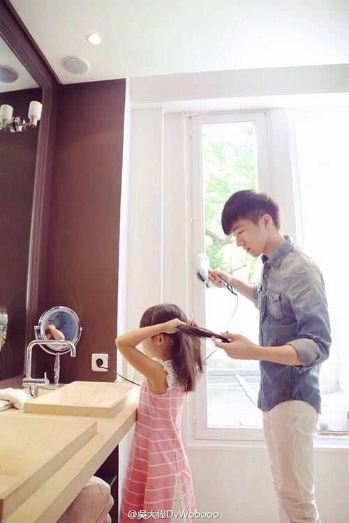 Cặp anh trai em gái hơn nhau 18 tuổi đẹp như tranh - 2