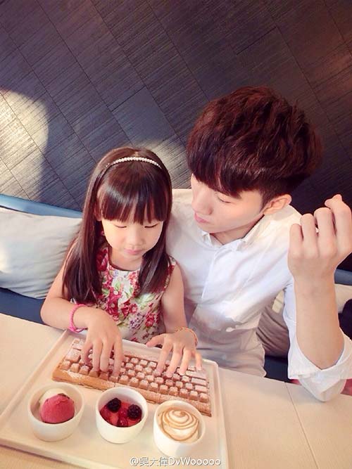 Cặp anh trai em gái hơn nhau 18 tuổi đẹp như tranh - 14