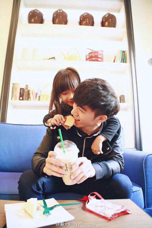 Cặp anh trai em gái hơn nhau 18 tuổi đẹp như tranh - 9