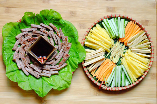 Cách làm bò cuốn lá cải - 6