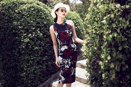 Phạm Hương đẹp xao xuyến dưới nắng hè - 5