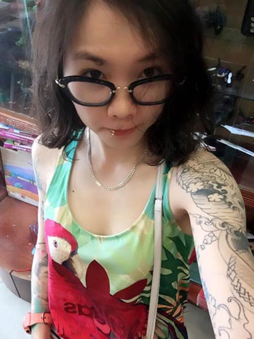 Bà mẹ xăm kín lưng trải lòng về chuyện quot;bỉm sữa nuôi conquot; - 13