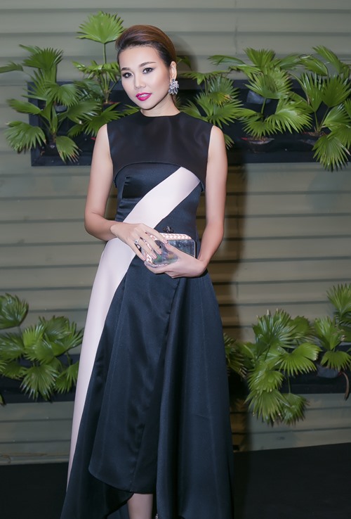 Thanh Hằng thanh lịch tỏa sáng giữa #039;rừng#039; mỹ nhân - 1