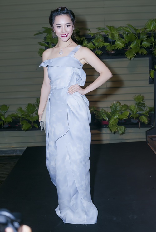 Thanh Hằng thanh lịch tỏa sáng giữa #039;rừng#039; mỹ nhân - 4