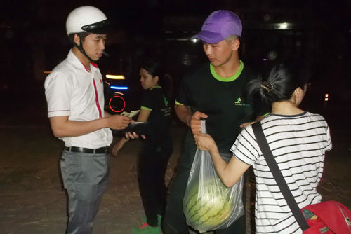 TP.HCM: Hơn 10 tấn dưa vùng lũ bán “sạch” trong 1 ngày - 3