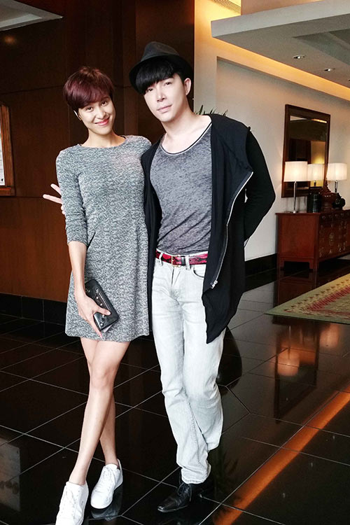 Nathan Lee ôm chặt Phương Mai trên đất Thái - 1