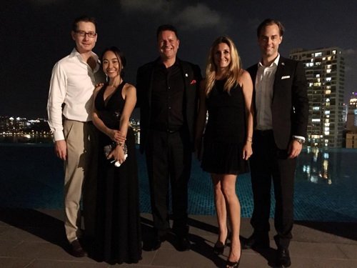 Đoan Trang quot;trốnquot; con gái sang Singapore mừng chồng - 6