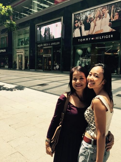 Đoan Trang quot;trốnquot; con gái sang Singapore mừng chồng - 10